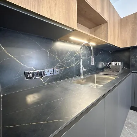3bdr Design 125sqm 3 Min To Finikoudes Larnaca