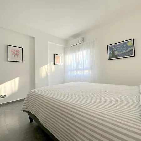 3bdr Design 125sqm 3 Min To Finikoudes * Larnaca