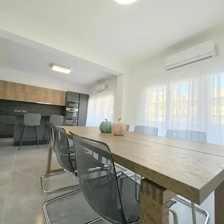 Appartamento 3bdr Design 125sqm 3 Min To Finikoudes