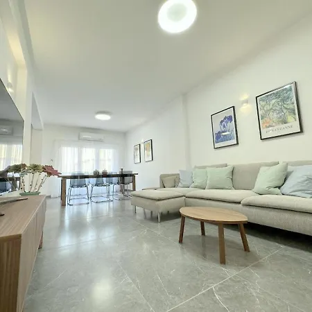 3bdr Design 125sqm 3 Min To Finikoudes *