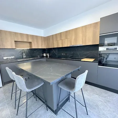 3bdr Design 125sqm 3 Min To Finikoudes Appartamento Larnaca