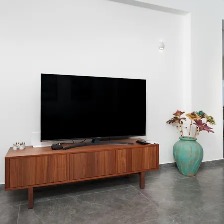 3bdr Design 125sqm 3 Min To Finikoudes Appartamento Larnaca