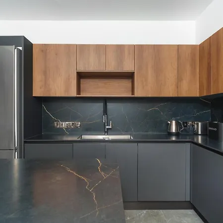 3bdr Design 125sqm 3 Min To Finikoudes Larnaca