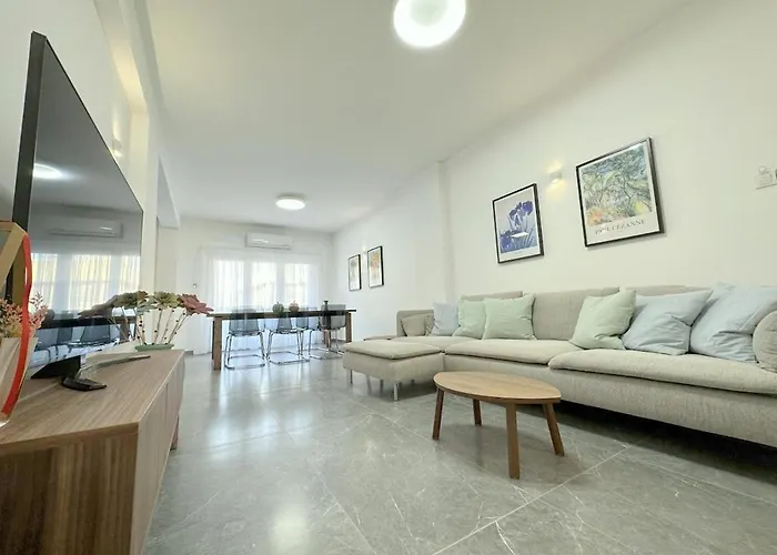 Rendezvous 3 Bedroom Flat *